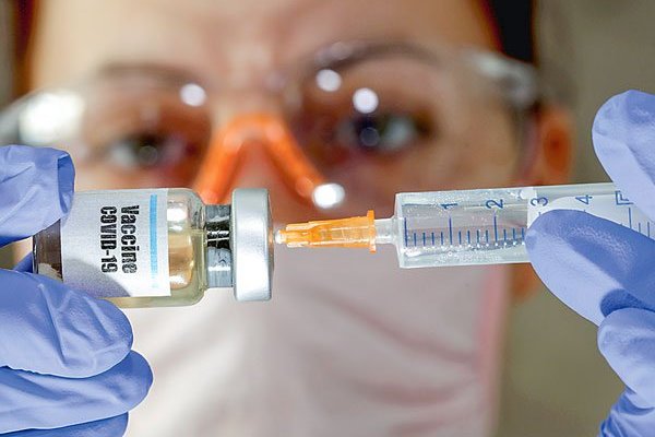 Funcionarios de la salud cuestionan ley que busca la obligatoriedad de la vacuna contra el covid-19