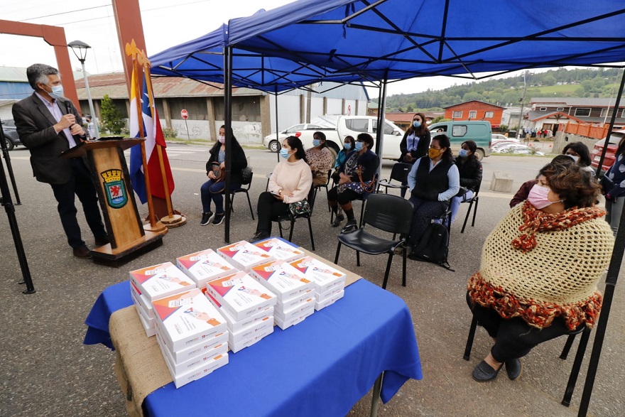 Municipalidad de Panguipulli entregó más de 80 dispositivos de Banco Estado a emprendedores para mejorar sus métodos de pago