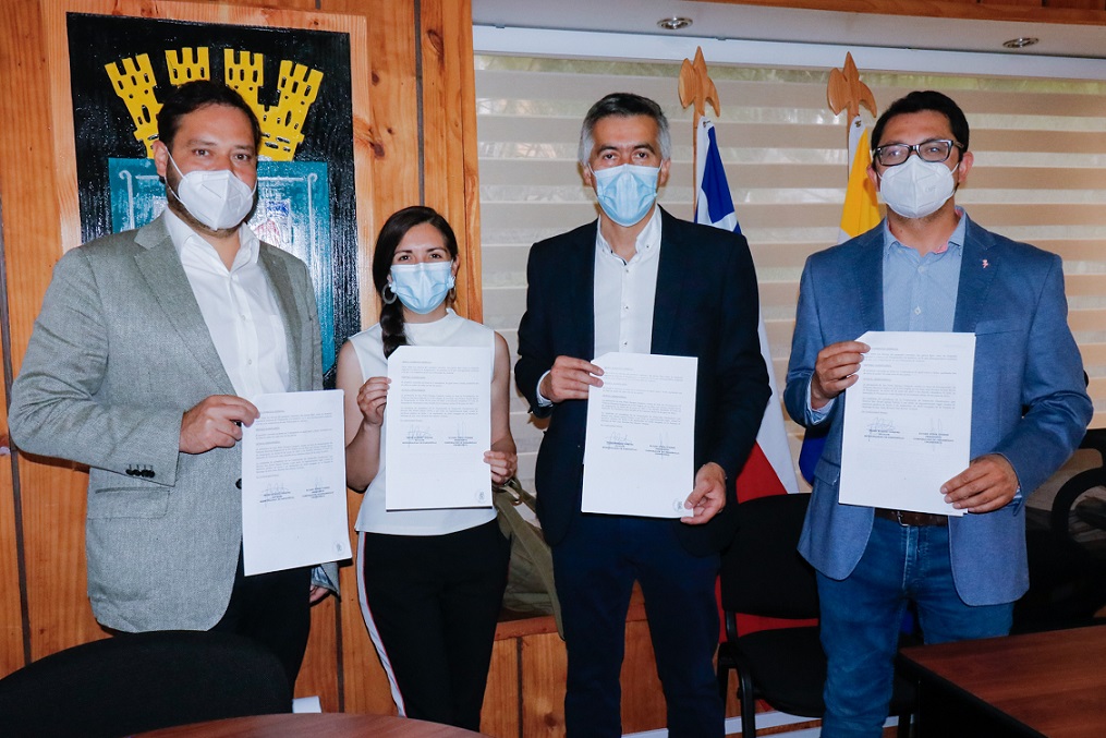 Municipalidad de Panguipulli y Corporación de Desarrollo Choshuenco firman alianza de colaboración