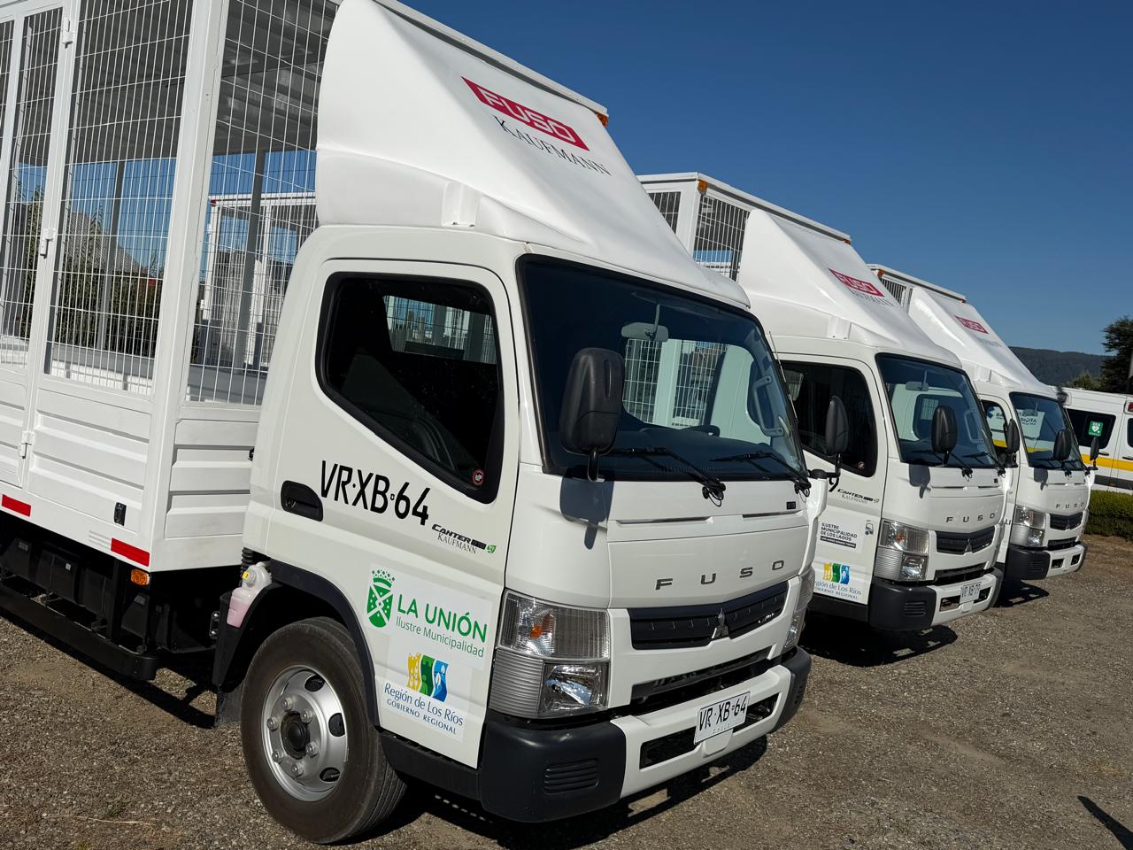 Gobierno Regional de Los Ríos concreta entrega de cinco camiones recolectores de residuos inorgánicos para fortalecer gestión municipal