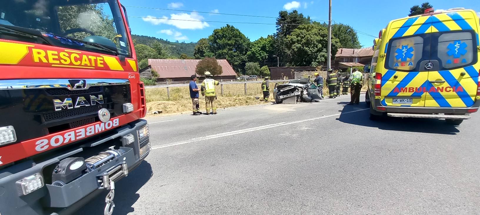 Accidente de tránsito en ruta Panguipulli–Melefquén movilizó a equipos de emergencia
