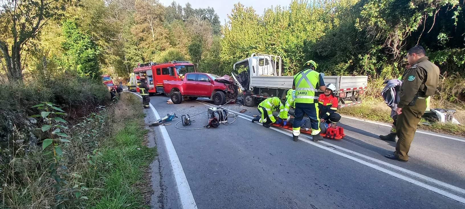 Dos conductores resultan gravemente lesionados tras colisión frontal en sector Puyehue de Panguipulli