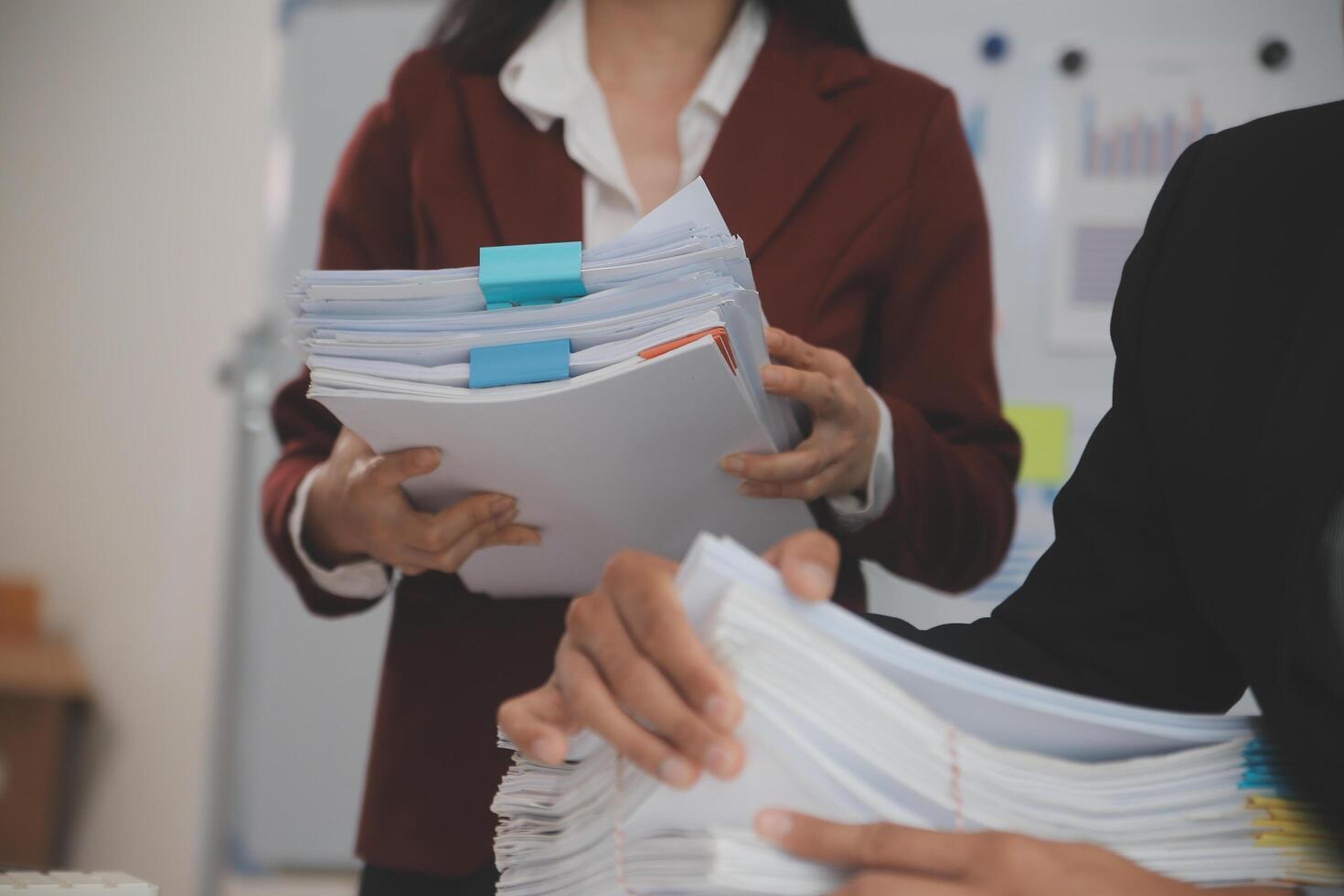 Auditoría del Gobierno revela millonarios montos sin rendir, compras sospechosas y alertas en el uso de recursos públicos